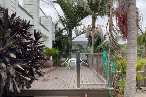 Photo of property in 2/19 Garadice Road, Rothesay Bay, Auckland, 0630