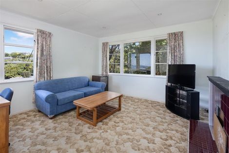 Photo of property in 77 Salford Street, Newlands, Wellington, 6037