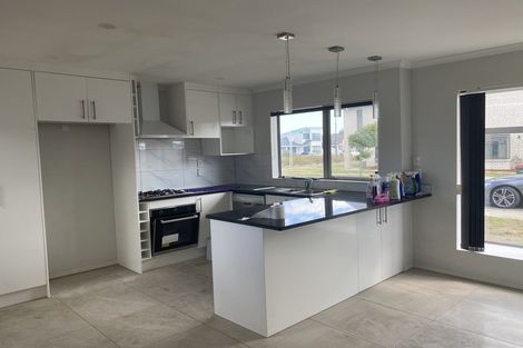 Photo of property in 13 Matata Drive, Takanini, 2112