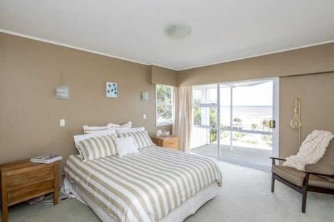 Photo of property in 130 Seaview Road, Paraparaumu Beach, Paraparaumu, 5032