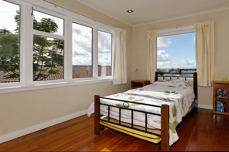 Photo of property in 198 Golf Road, Titirangi, Auckland, 0604