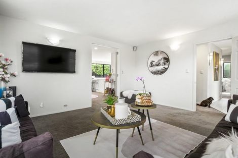 Photo of property in 4 Opal Close, Rosedale, Auckland, 0632