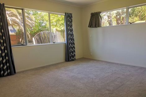 Photo of property in 21 Raelene Place, Massey, Auckland, 0614