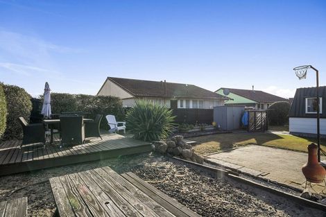 Photo of property in 5 Queenspark Drive, Parklands, Christchurch, 8083