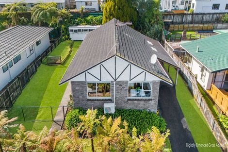 Photo of property in 102 Heta Road, Highlands Park, New Plymouth, 4312