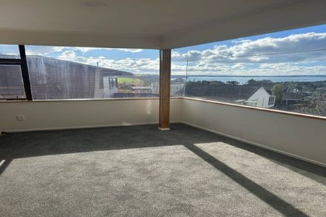 Photo of property in 1/979 Beach Road, Torbay, Auckland, 0630