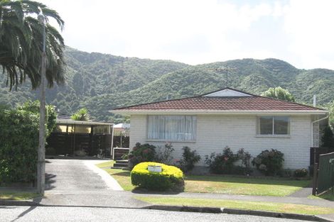 Photo of property in 2/21 Akron Grove, Totara Park, Upper Hutt, 5018
