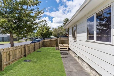 Photo of property in 5 Kinvig Place, Ranui, Auckland, 0612
