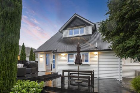 Photo of property in 111 Saint Andrews Square, Strowan, Christchurch, 8052
