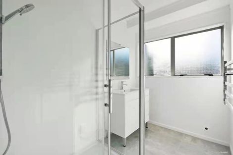 Photo of property in 11 Lori Place, Massey, Auckland, 0614