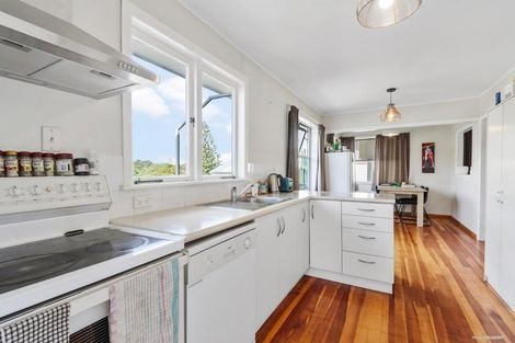 Photo of property in 18 Huruhuru Road, Massey, Auckland, 0614