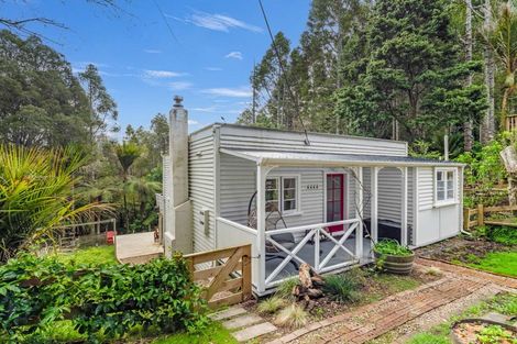 Photo of property in 43 Kauri Point Road, Laingholm, Auckland, 0604