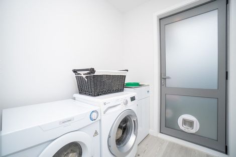 Photo of property in 22 Monaco Grove, Fitzherbert, Palmerston North, 4410