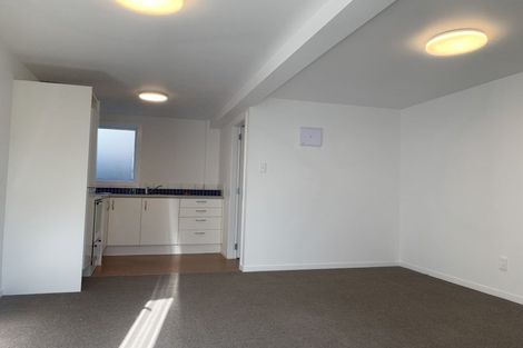 Photo of property in 21 Quigley Street, Newlands, Wellington, 6037