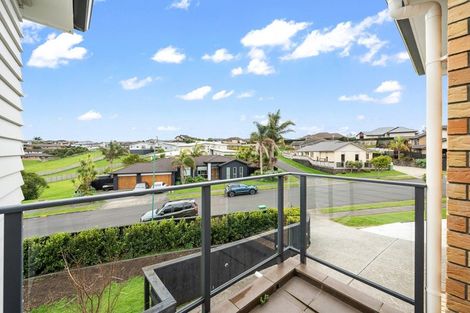 Photo of property in 20 Ina Ville Drive, Pukekohe, 2120