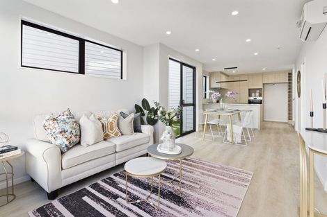 Photo of property in 132 Bradbury Road, Botany Downs, Auckland, 2010
