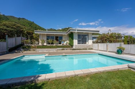 Photo of property in 13 Kotare Street, Waikanae, 5036