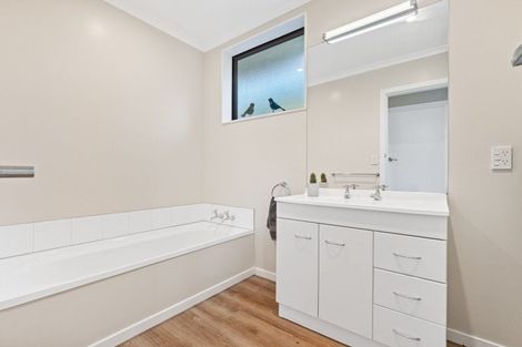 Photo of property in 5 Castle Street, Waihola, Milton, 9073