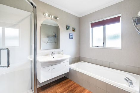 Photo of property in 3 Meadow Court, Paraparaumu, 5032