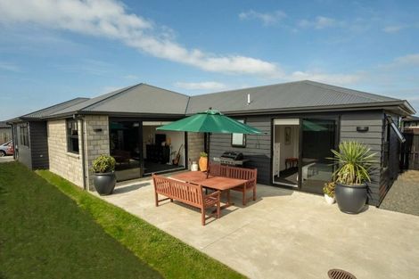 Photo of property in 35 Taioma Close, Papamoa, 3118