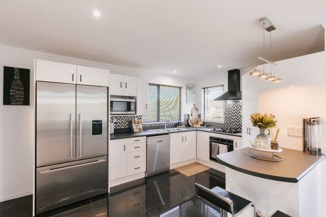 Photo of property in 9 Aspen Way, Kelvin Grove, Palmerston North, 4414