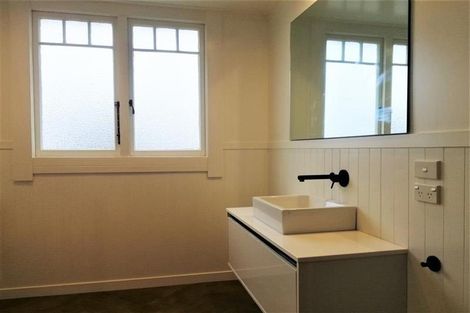 Photo of property in 35 Victoria Street, Hawera, 4610