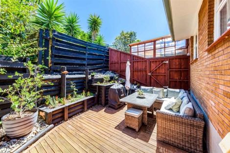 Photo of property in 1/2 Intrepid Place, Torbay, Auckland, 0630