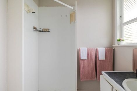 Photo of property in 10 Stoke Place, Awapuni, Palmerston North, 4412