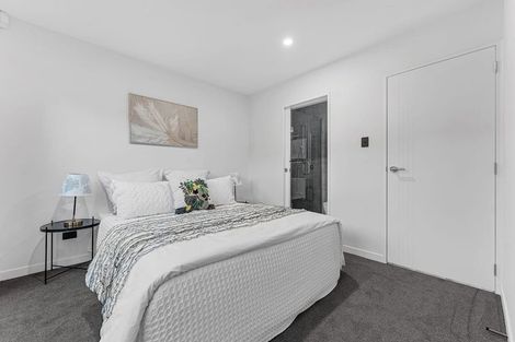 Photo of property in 98a Royal Road, Massey, Auckland, 0614