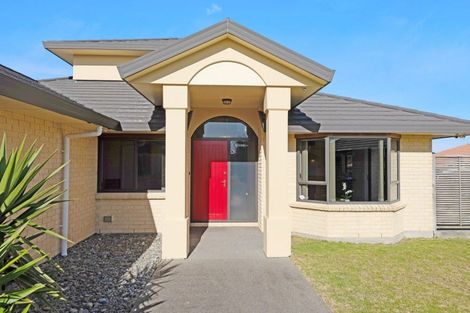 Photo of property in 6 Shearwater Rise, Paraparaumu Beach, Paraparaumu, 5032