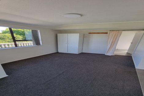 Photo of property in 29f2 Cheltenham Terrace, Newlands, Wellington, 6037