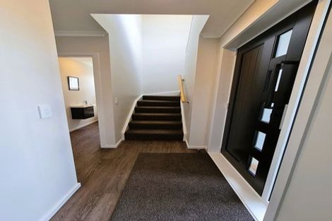 Photo of property in 16 Bluff Road, Kenepuru, Porirua, 5022