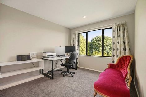 Photo of property in 31 Highcrest Heights, Westmorland, Christchurch, 8025