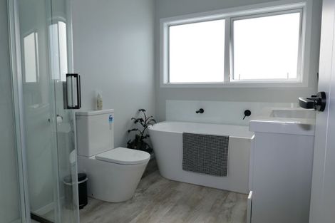 Photo of property in 36 Koru Loop, Paraparaumu, 5032