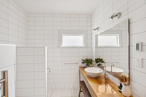 Photo of property in 6 Thompson Road, Bluff Hill, Napier, 4110