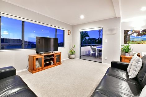 Photo of property in 144 Red Beach Road, Red Beach, 0932