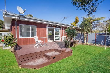 Photo of property in 1 Golf Road, New Lynn, Auckland, 0600