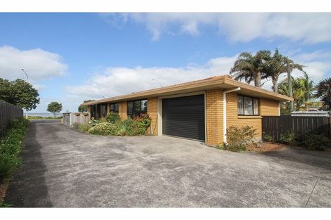 Photo of property in 1/470 Te Atatu Road, Te Atatu Peninsula, Auckland, 0610
