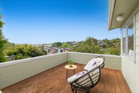 Photo of property in 1 Wanita Place, Totara Vale, Auckland, 0629