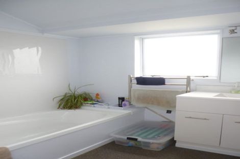 Photo of property in 2a Luxor Place, Massey, Auckland, 0614