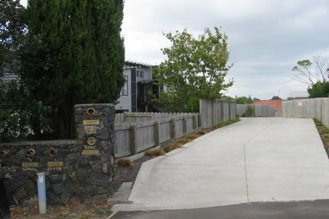 Photo of property in 268b Wairau Road, Glenfield, Auckland, 0627
