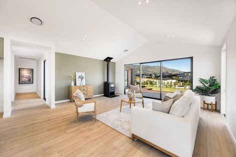 Photo of property in 3 Mason Street, Wanaka, 9305