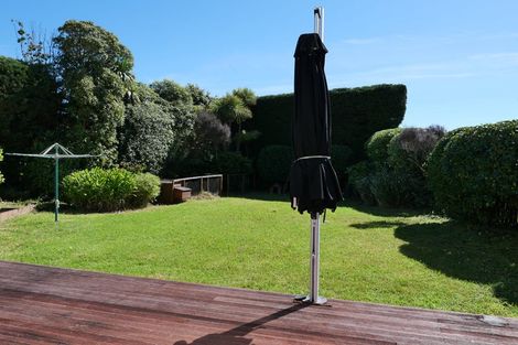 Photo of property in 10 Karu Crescent, Waikanae, 5036