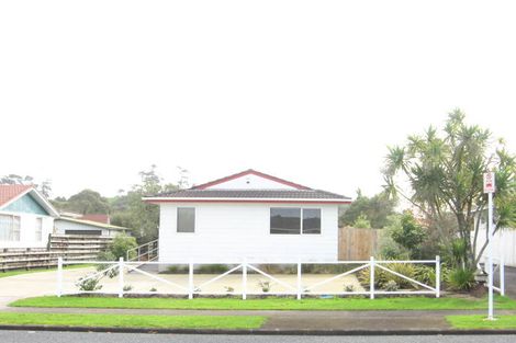 Photo of property in 15 Casuarina Road, Half Moon Bay, Auckland, 2012