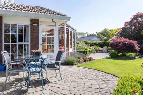 Photo of property in 39 Crofton Road, Harewood, Christchurch, 8051