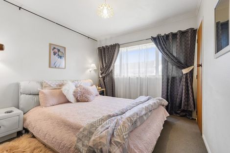 Photo of property in 2 Hogan Street, Pukekohe, 2120