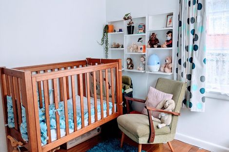 Photo of property in 1 Nikau Street, New Lynn, Auckland, 0600