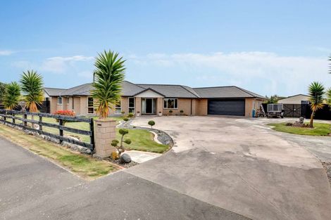 Photo of property in 15 Riverside Way, Amberley, 7410