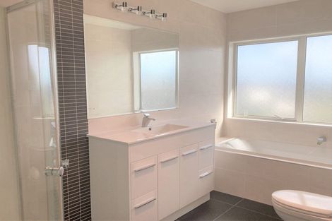 Photo of property in 74 Keri Vista Rise, Papakura, 2110