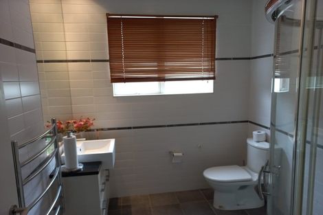 Photo of property in 44 Newbury Place, Schnapper Rock, Auckland, 0632